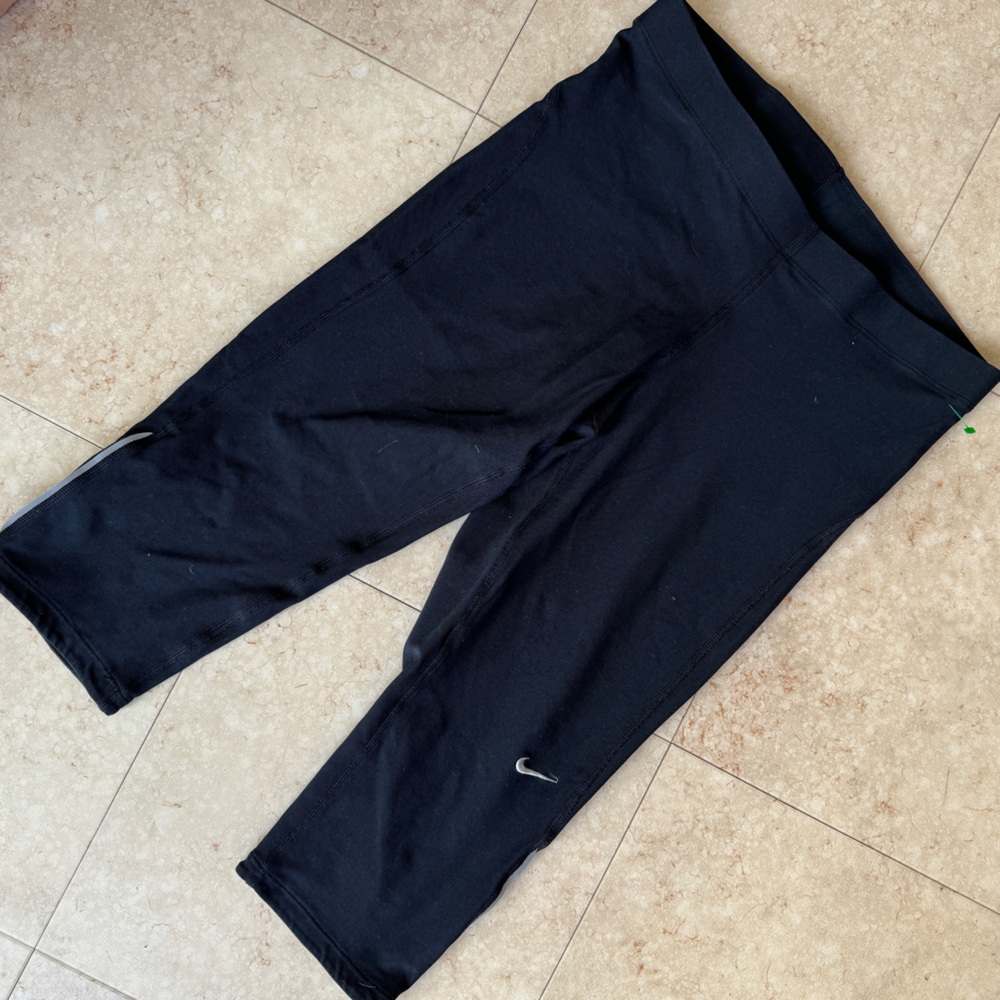 Nike Dri-Fit Biker Capri Athletic Shorts Leggings